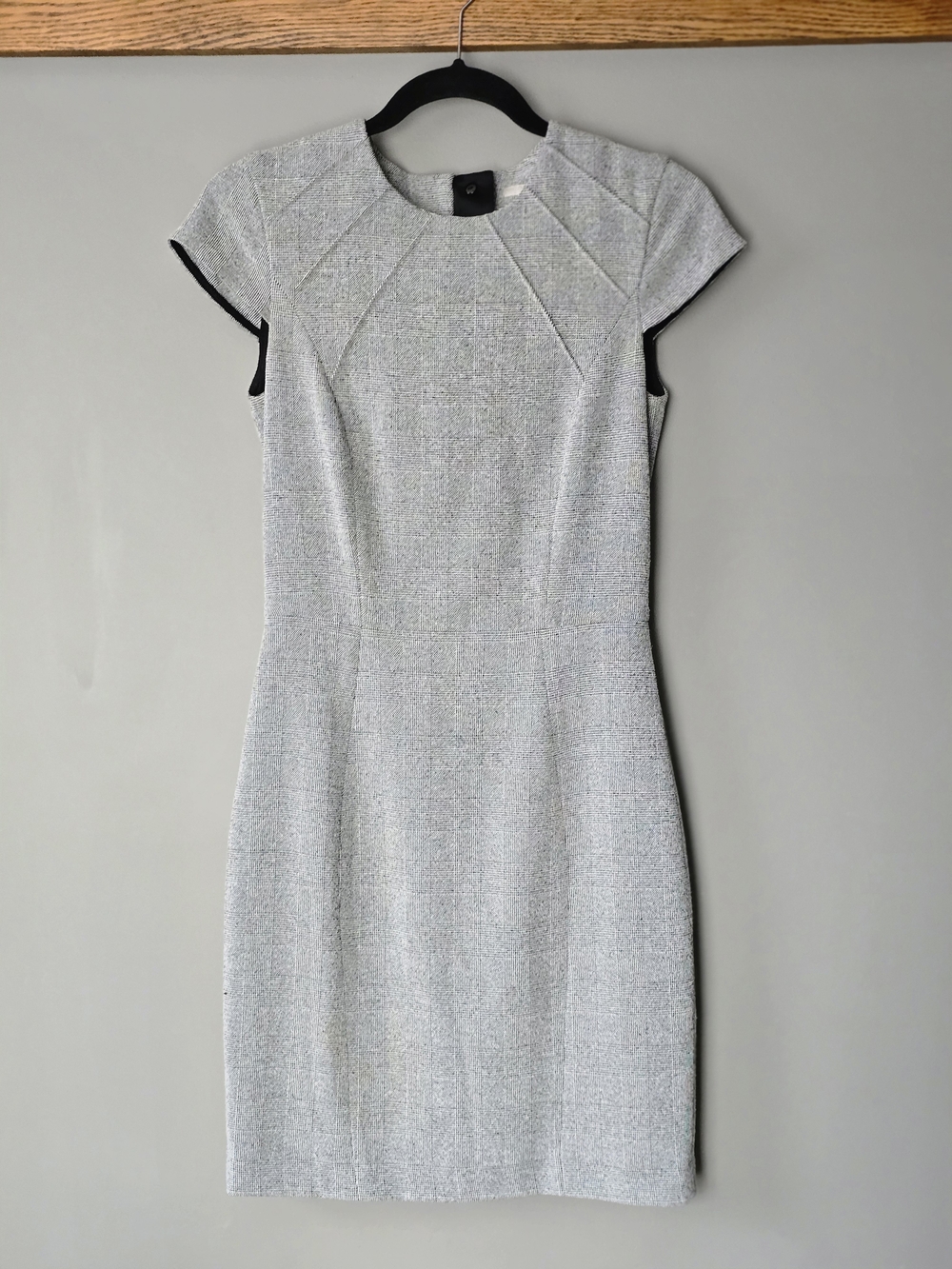 Size 4. H&M Light Gray Tweed-like Sheath Dress. Professional Fitted Silhouette